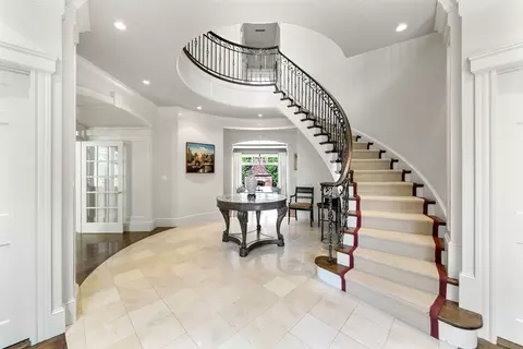 Entry Way - 11 Greylock Rd, Wellesley, MA 02481 photo 3 of 6