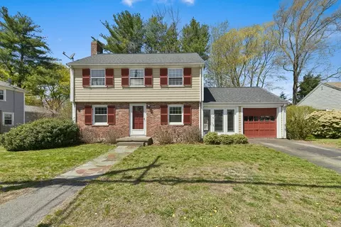 32 Centre St, Milton, MA 02186