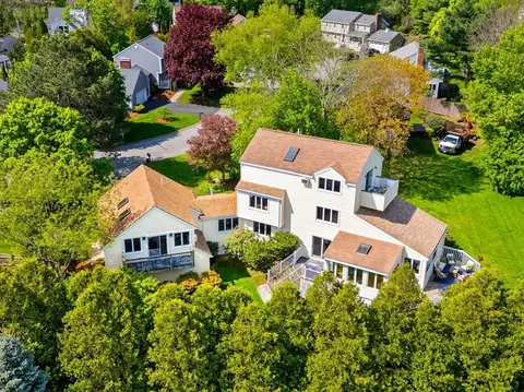 6 Riverview Dr, Newburyport, MA 01950
