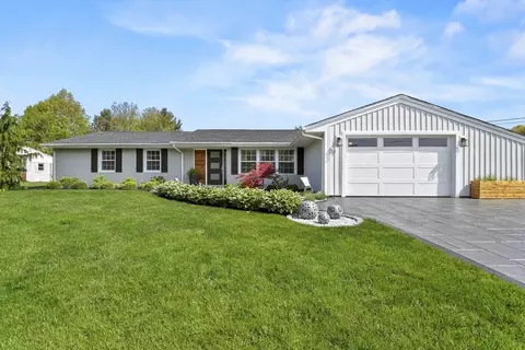 23 Onyx Dr, Dartmouth, MA 02747