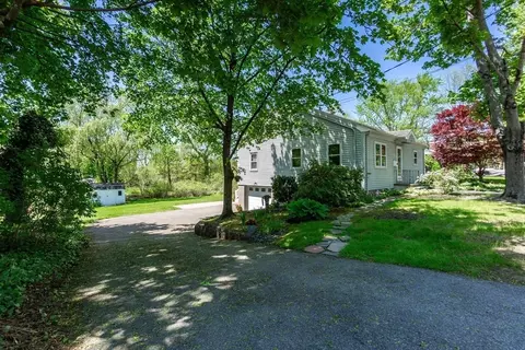 22 Centre St, Danvers, MA 01923 photo 3