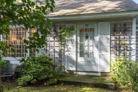 72 Hathaway Rd, Osterville, MA 02655