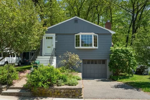 44 Hackensack Rd, Chestnut Hill, MA 02467