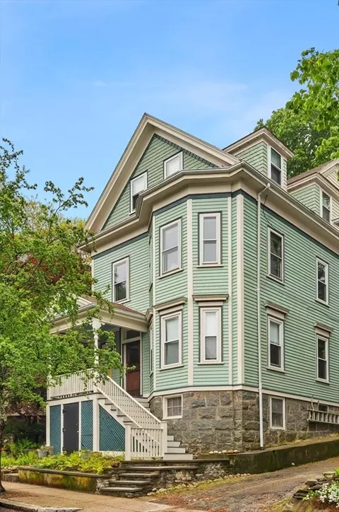 73 Weld Hl #1, Boston, MA 02130