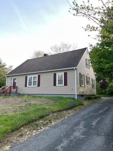 17 Fisher Ave, Attleboro, MA 02703