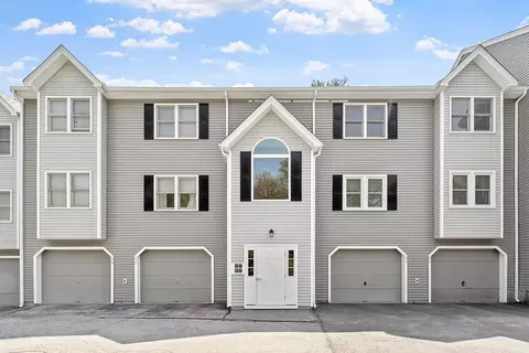 124 Tennis Plaza Rd #34, Dracut, MA 01826