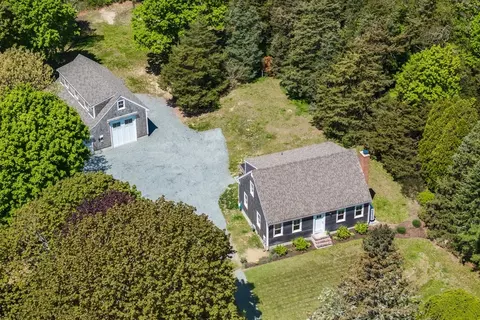 108 Old Main Rd, Falmouth, MA 02556