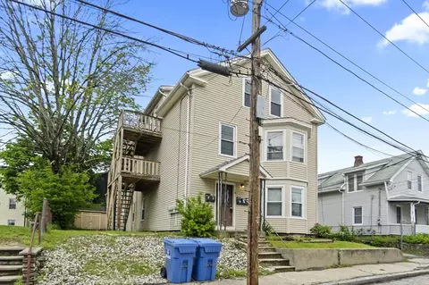 19 Park St, Webster, MA 01570