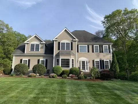 13 Larkin Ln, Hopedale, MA 01747