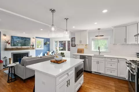 34 Vincent Rd, Dedham, MA 02026 photo 2