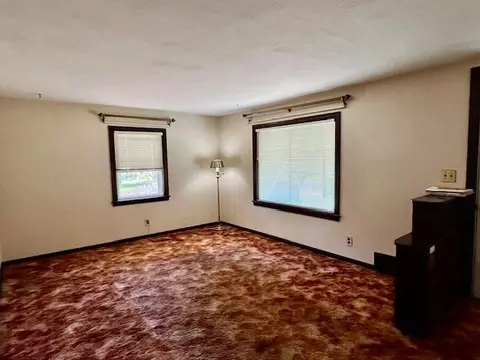 Living - 29 Barby Ave, Chicopee, MA 01020 photo 4 of 9