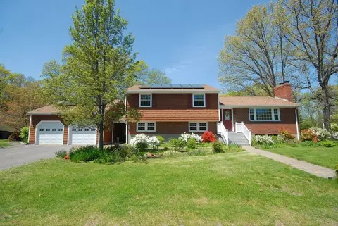 95 Bayberry Rd, Concord, MA 01742