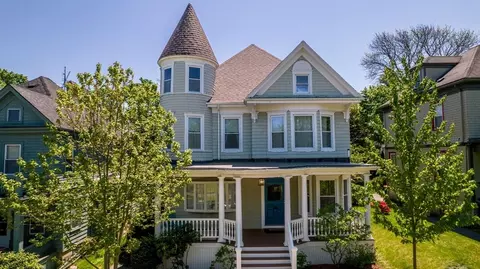 42 Pearl St, New Bedford, MA 02740