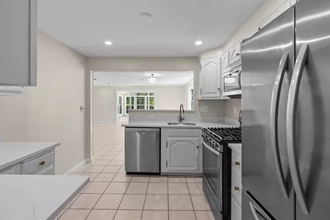 38 Joyce Rd, Framingham, MA 01701 photo 8