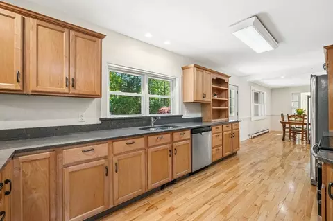 25 Warren St, Upton, MA 01568 photo 9