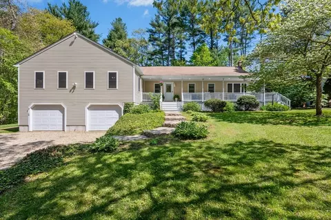 25 Warren St, Upton, MA 01568