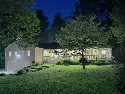 25 Warren St, Upton, MA 01568 photo 2