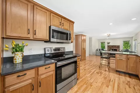 25 Warren St, Upton, MA 01568 photo 11