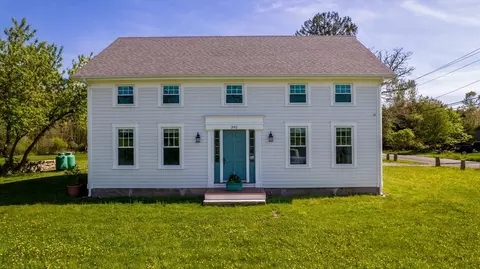 392 Slades Corner Rd, Dartmouth, MA 02748