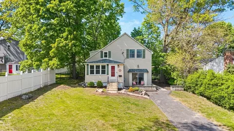 27 Glen Ave, Burlington, MA 01803