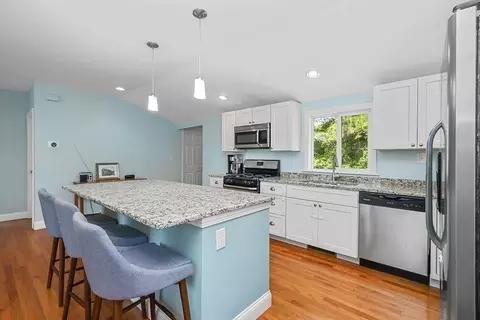 Kitchen - 6 Peaceful Ln, Wareham, MA 02538 photo 2 of 4