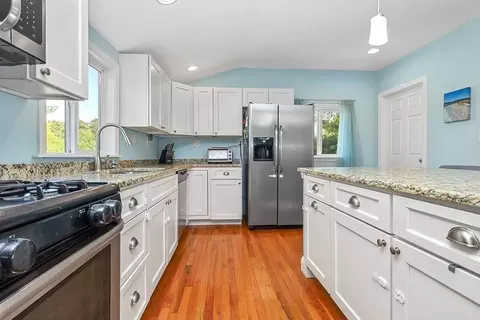 Kitchen - 6 Peaceful Ln, Wareham, MA 02538 photo 4 of 4