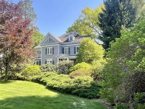 876 Beacon St #5, Newton, MA 02459