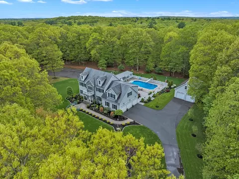 39 Broad Acres Farm Rd, Medway, MA 02053