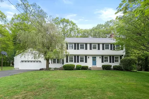 15 Clover Hill Dr, Chelmsford, MA 01824