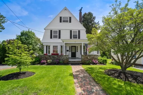 34 Main St, Southborough, MA 01772