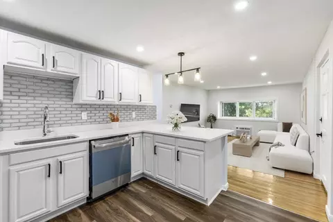 7 Oakcrest Rd #9, Boston, MA 02136