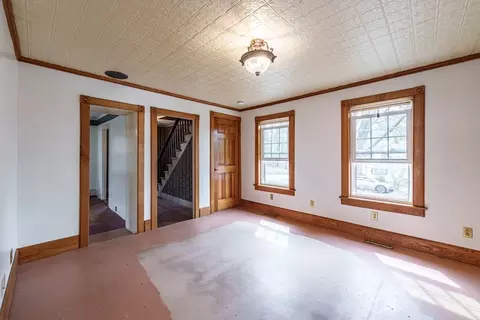 Living - 13 Everett St, Easthampton, MA 01027 photo 1 of 3