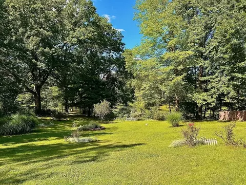 Exterior - 13 Everett St, Easthampton, MA 01027 photo 6 of 6