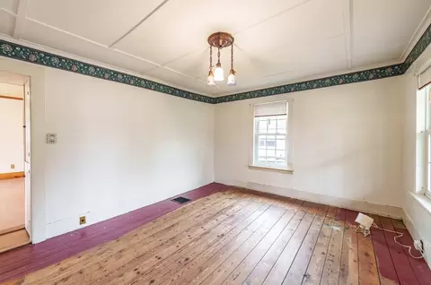 Bedroom - 13 Everett St, Easthampton, MA 01027 photo 1 of 7
