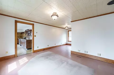 Living - 13 Everett St, Easthampton, MA 01027 photo 2 of 3