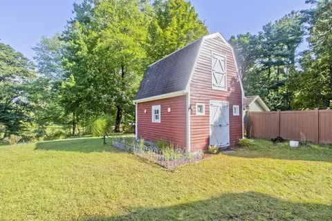 Exterior - 13 Everett St, Easthampton, MA 01027 photo 5 of 6