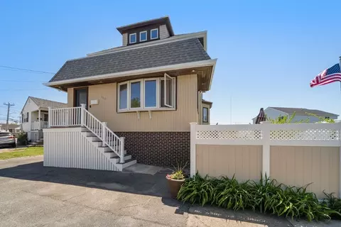 110 Draper Ave, Hull, MA 02045