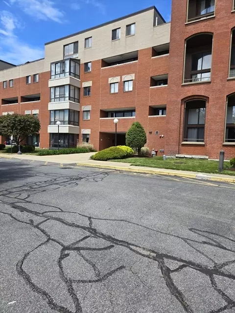 96 Old Colony Ave #128, Taunton, MA 02718
