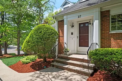 27 Fuller Pond Rd #26, Middleton, MA 01949