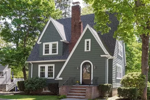 15 Hodgdon Ter, West Roxbury, MA 02132