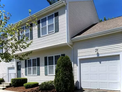 10 Jaclyn Ln #10, Pembroke, MA 02359