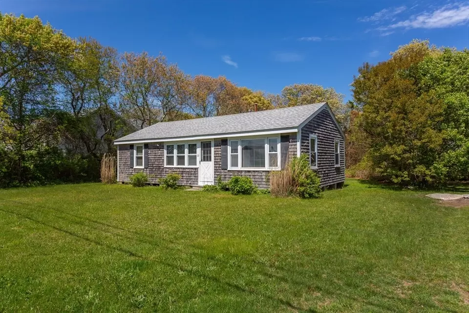 Exterior - 23 Balsam St, Fairhaven, MA 02719 photo 2 of 8