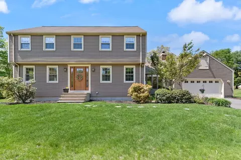23 Clover Hill Dr, Chelmsford, MA 01824