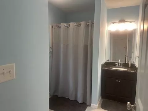 Bath - 23 Stoneleigh Rd, Worcester, MA 01606 photo 3 of 5