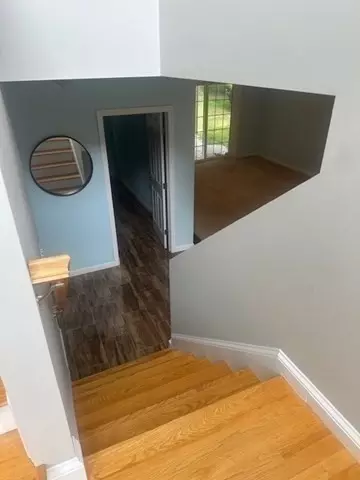 Entry Way - 23 Stoneleigh Rd, Worcester, MA 01606 photo 3 of 6