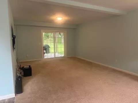 Living - 23 Stoneleigh Rd, Worcester, MA 01606 photo 4 of 5