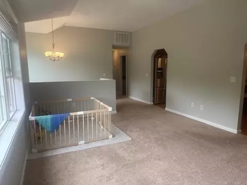 Living - 23 Stoneleigh Rd, Worcester, MA 01606 photo 2 of 5