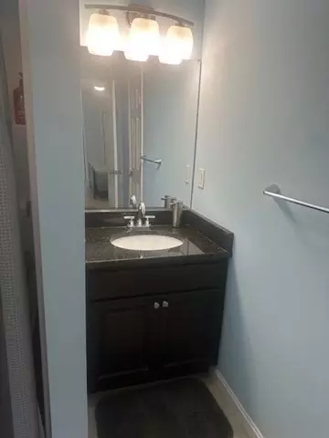 Bath - 23 Stoneleigh Rd, Worcester, MA 01606 photo 5 of 5