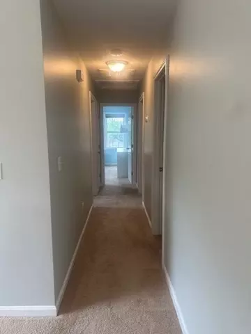 Entry Way - 23 Stoneleigh Rd, Worcester, MA 01606 photo 2 of 6