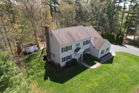 18 Virginia Dr, Pembroke, MA 02359